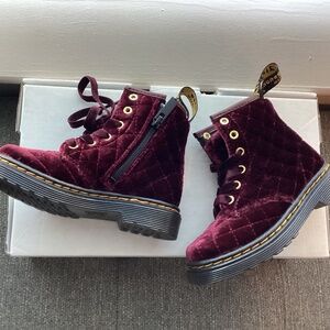 Dr. Martens Kids' 1460 Quilted Velvet Boot (Toddler), size 7